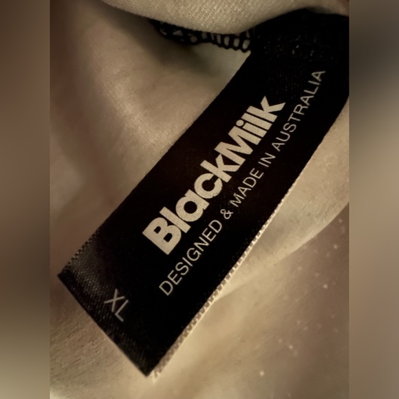 Blackmilk Libra tie front crop tee - Picture 3 of 3